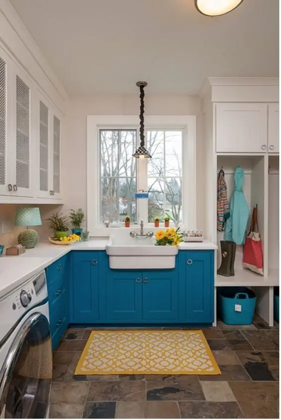 mudroom laundry room