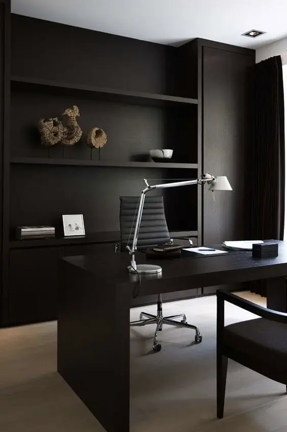 Black Walls minimalist home office: Dignified, imposing, enigmatic. The black walls of this black home office interiors hype