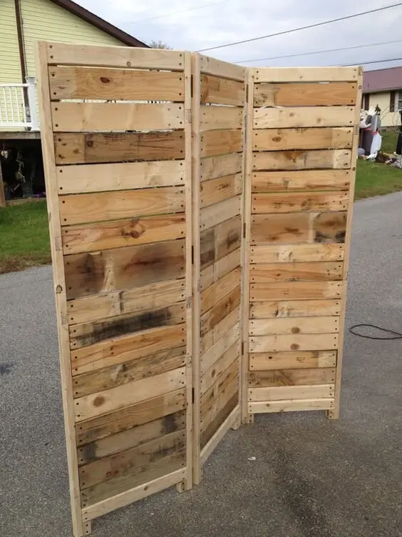 recycled pallet room screen