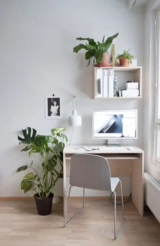 Tropical Settings minimalist home office: A complete office in a corner. Well-lit, efficient and complete. This mini home