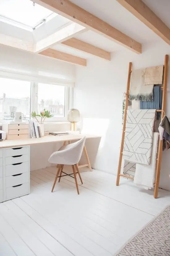 White Attic Office: A modern and gorgeous attic home office! Transform a dark and musty attic into this bright and engaging