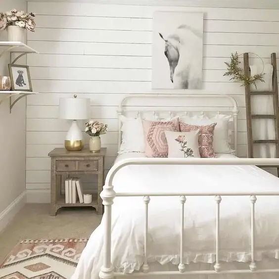 teen girl farmhouse bedroom