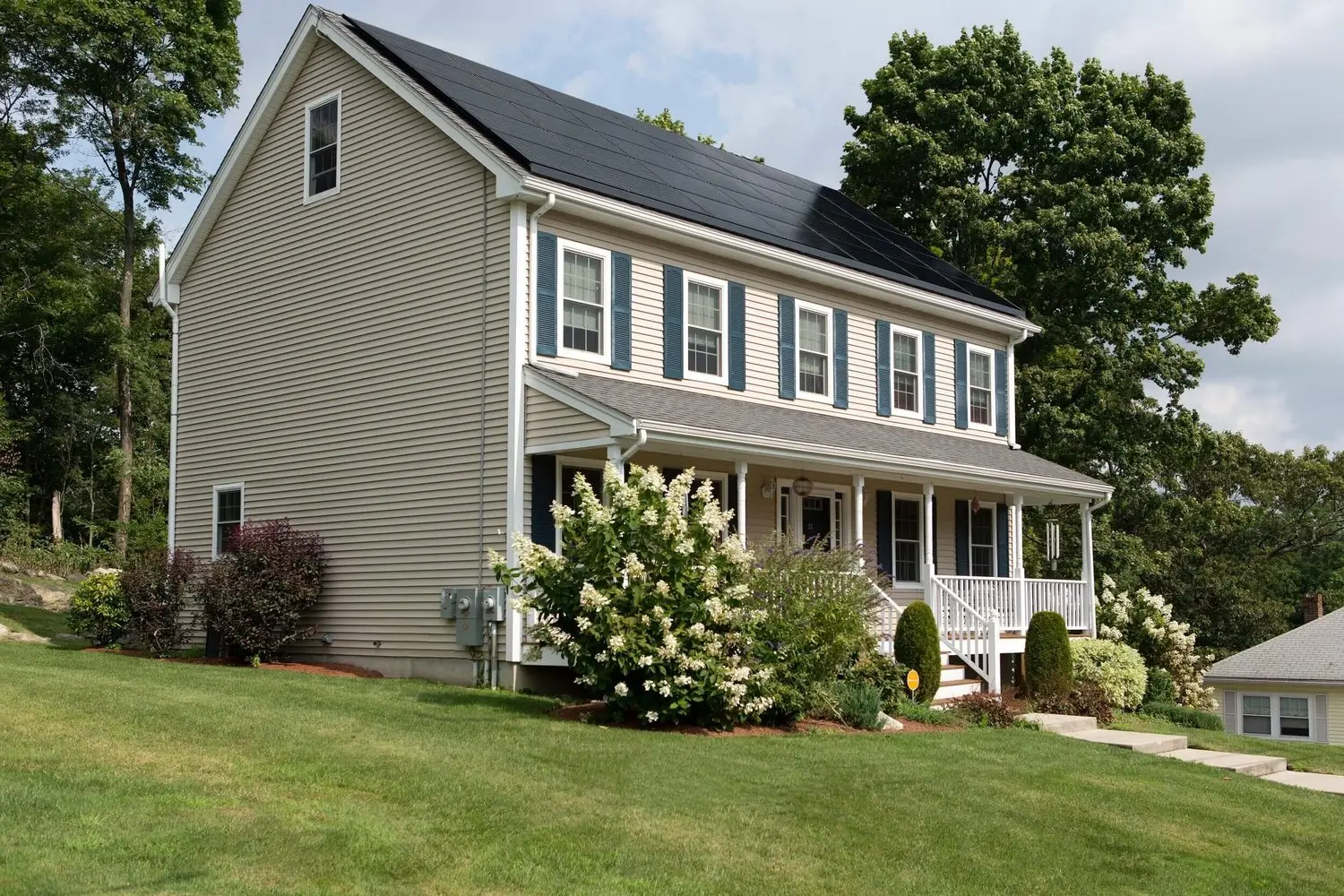 white 2 storey house 2850472