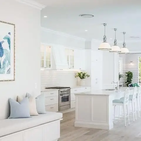 white coastal kitchen