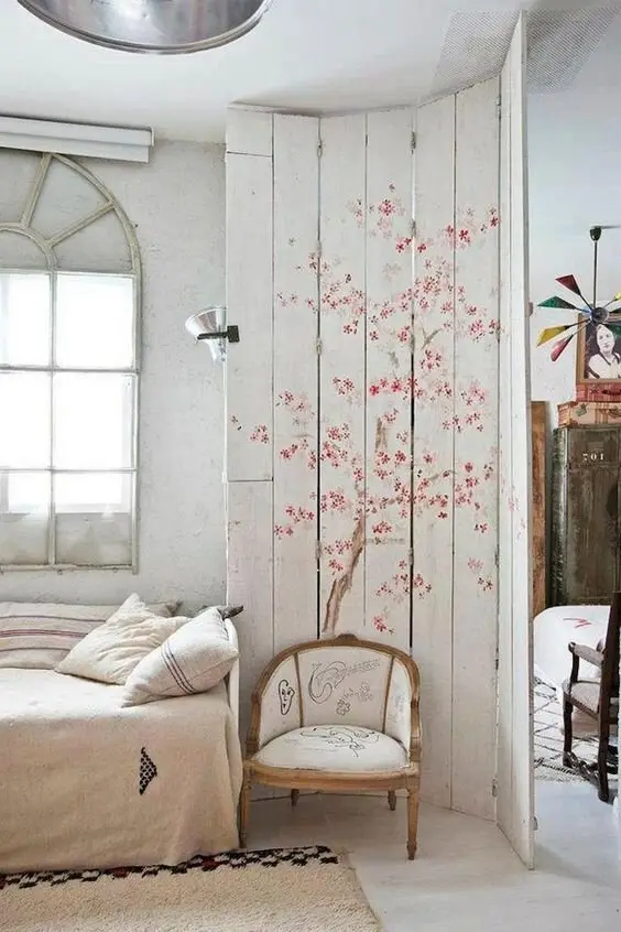 Pretty and Rustic DIY room divider: Let your creativity flow with this adorable room divider. You will need a few wood