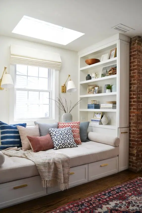 reading nook window bench
